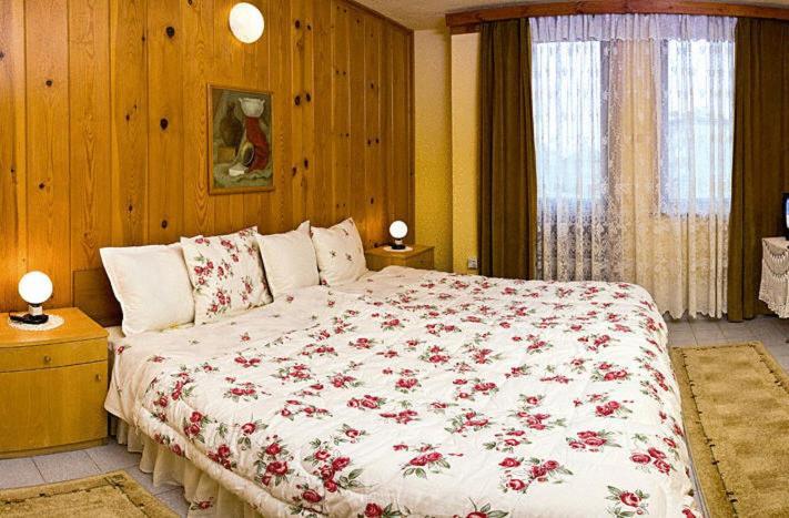 Hotel Vesta Kazanlŭk Exteriér fotografie